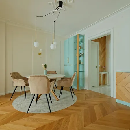 Brand New Luxury Apt, Supreme Location, Ndk *